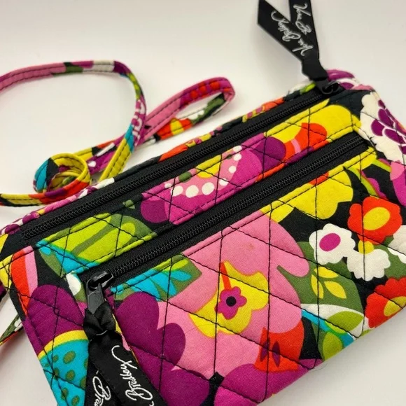 Vera Bradley Floral Quilted Wallet Crossbody – Spacious & Stylish - Picture 7 of 9